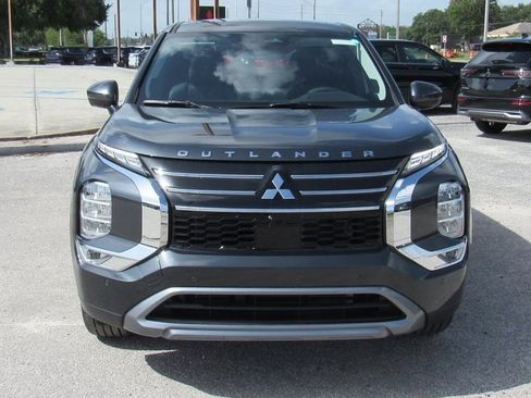 New 2025 Mitsubishi Outlander SE image 7
