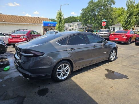 Used 2018 Ford Fusion SE FWD image 12