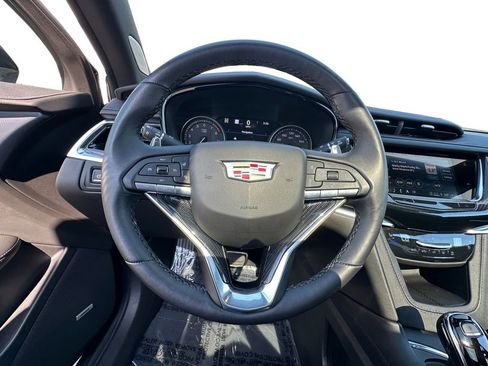 Used 2025 Cadillac XT6 Sport w/ Technology Package image 12