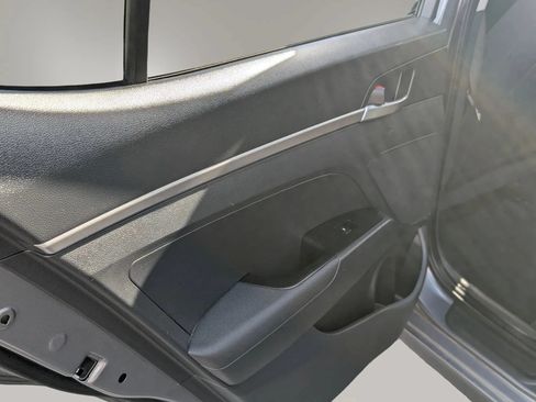 Used 2019 Hyundai Elantra SE w/ Cargo Package FWD image 17