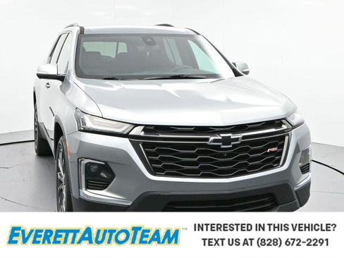 Used 2023 Chevrolet Traverse RS FWD image 1