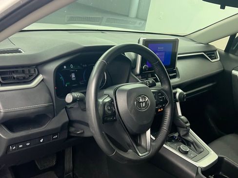 Used 2025 Toyota RAV4 XLE w/ Convenience Package image 8