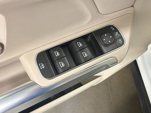 Used 2025 Mercedes-Benz GLB 250 image 12