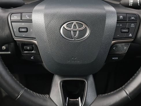 Used 2025 Toyota Camry LE w/ Convenience Package image 18