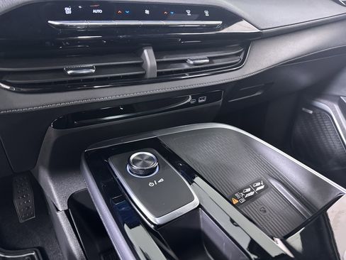 Used 2025 Buick Enclave Sport Touring w/ Power Package image 53