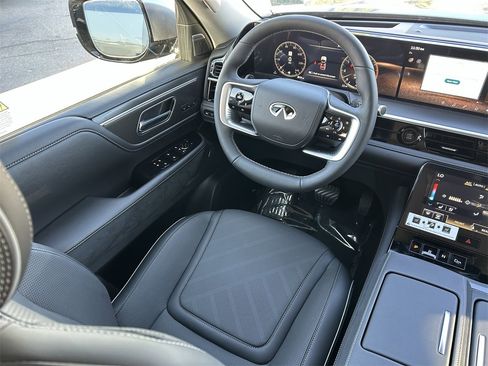 New 2026 INFINITI QX80 Luxe image 16