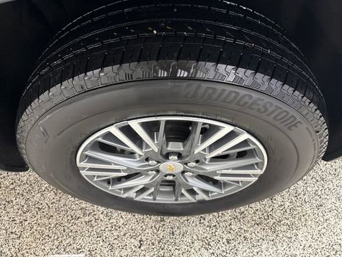 Used 2024 Chevrolet Traverse LT w/ Trailering Package image 27