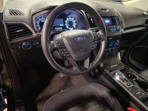 Used 2019 Ford Edge SE FWD image 4