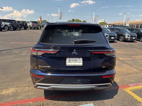 New 2025 Mitsubishi Outlander SE image 7