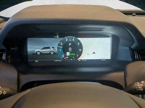 Used 2024 Land Rover Discovery Sport Dynamic SE image 9