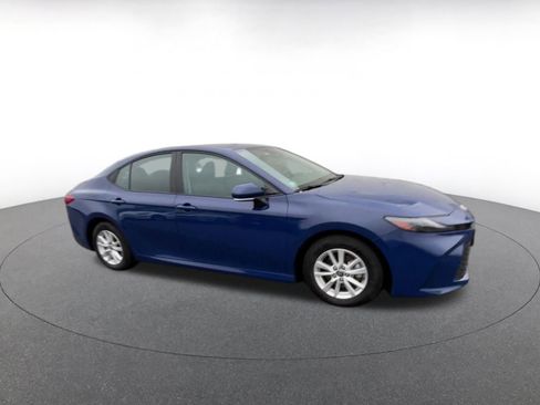 Used 2025 Toyota Camry LE image 2