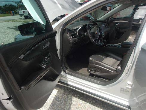Used 2017 Chevrolet Impala LT FWD image 10