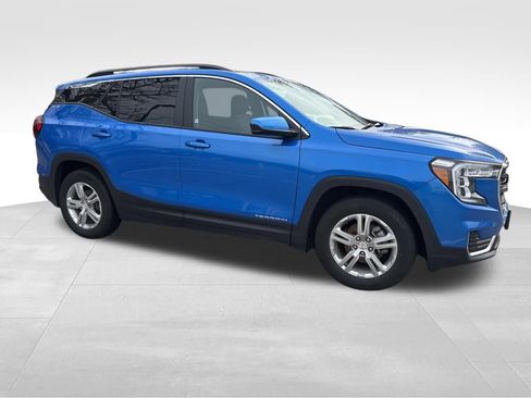 Used 2024 GMC Terrain SLE w/ Driver Convenience Package FWD image 13
