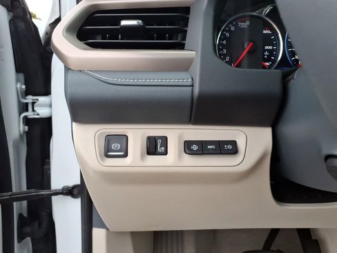 Used 2023 GMC Acadia Denali w/ Denali Ultimate Package AWD/4WD image 17