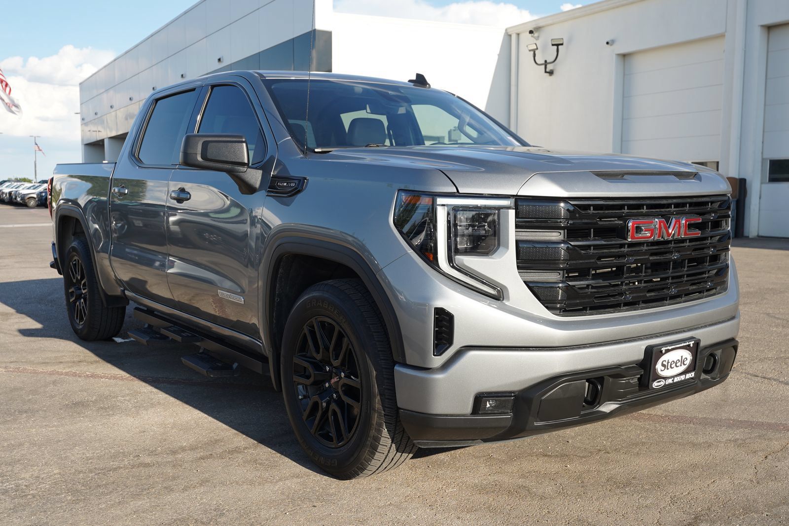 Used 2023 GMC Sierra 1500 Elevation RWD image 3
