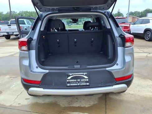 Used 2025 Chevrolet TrailBlazer LT w/ LT Cold Weather Package AWD/4WD image 19