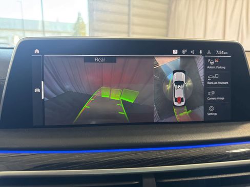 Used 2022 BMW 740i w/ Luxury Rear Seating Package RWD image 31