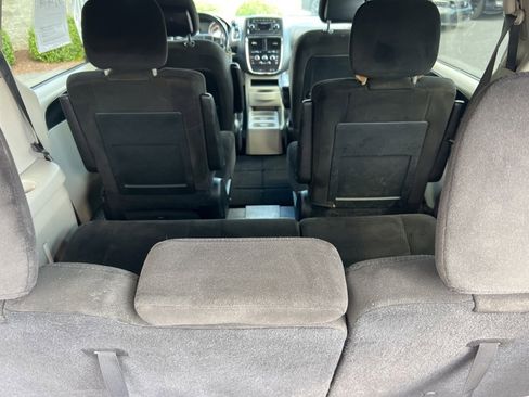 Used 2017 Dodge Grand Caravan SE image 7