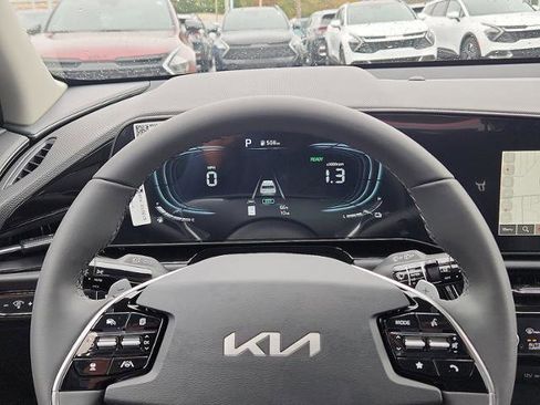 New 2025 Kia Niro EX image 12