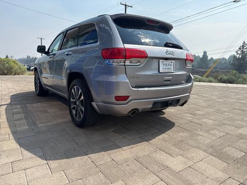 Used 2017 Jeep Grand Cherokee Overland w/ Jeep Active Safety Group AWD/4WD image 5