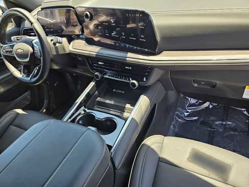 New 2026 Chevrolet Suburban Premier AWD/4WD image 8