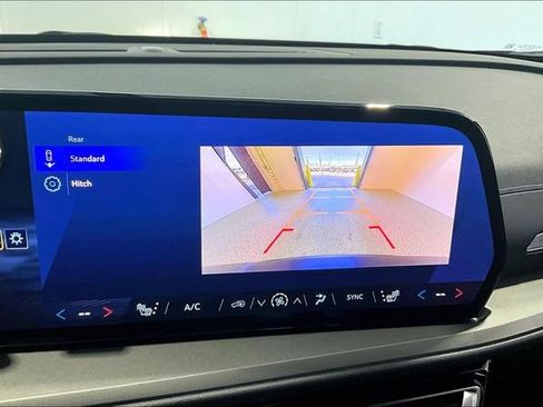 Used 2025 Chevrolet Traverse LT AWD/4WD image 14