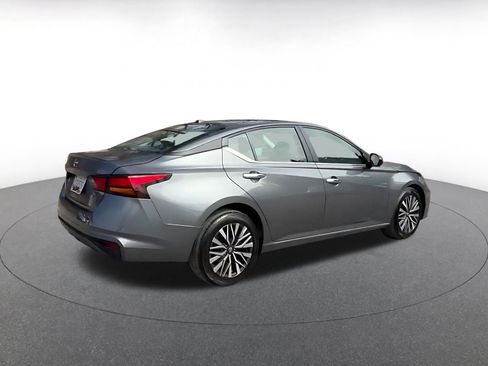 Used 2025 Nissan Altima 2.5 SV image 14