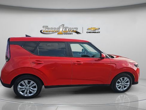 Used 2024 Kia Soul LX image 9