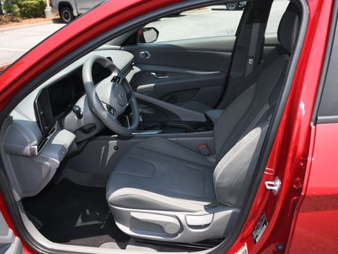 Used 2022 Hyundai Elantra SEL FWD image 7