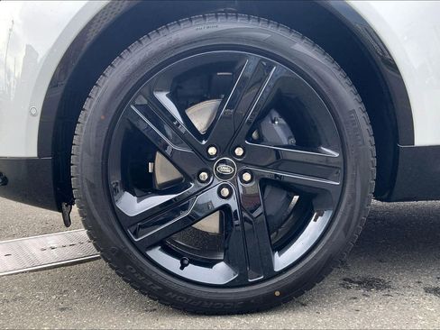 New 2026 Land Rover Discovery Limited Edition image 11