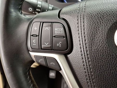 Certified 2018 Toyota Highlander XLE AWD/4WD image 17