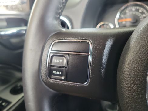 Used 2014 Jeep Compass Latitude w/ Sun/Sound Group FWD image 16