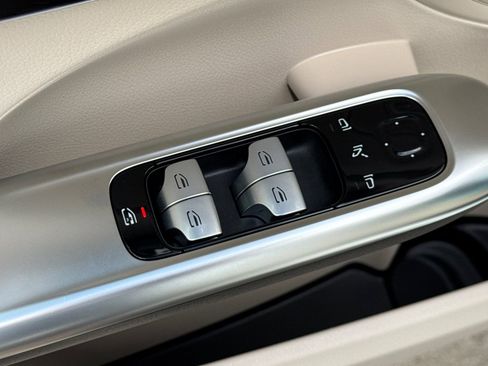 Certified 2025 Mercedes-Benz C 300 4MATIC Sedan image 27