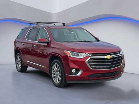 Used 2018 Chevrolet Traverse Premier w/ Driver Confidence II Package FWD image 5