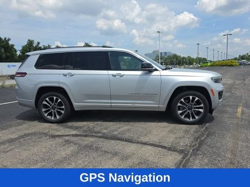 Used 2021 Jeep Grand Cherokee L Overland w/ Luxury Tech Group IV AWD/4WD image 2