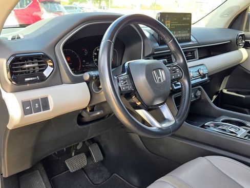 Used 2024 Honda Pilot Touring image 9