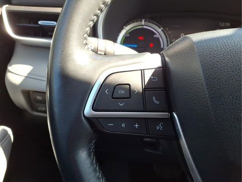 Used 2023 Toyota Highlander XLE image 16