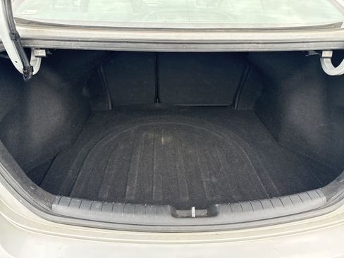 Used 2017 Hyundai Elantra SE image 12