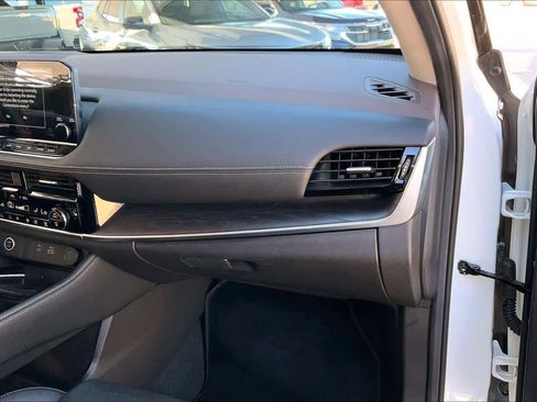 Used 2023 Nissan Rogue Platinum w/ Platinum Premium Package image 17