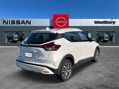 Used 2023 Nissan Kicks SV image 6