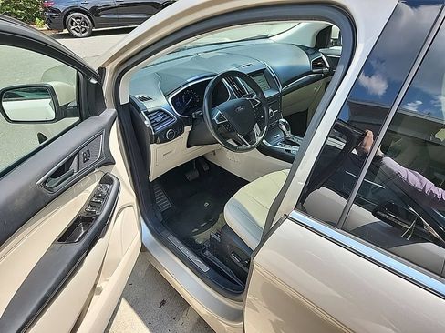 Used 2017 Ford Edge Titanium w/ Equipment Group 301A FWD image 6