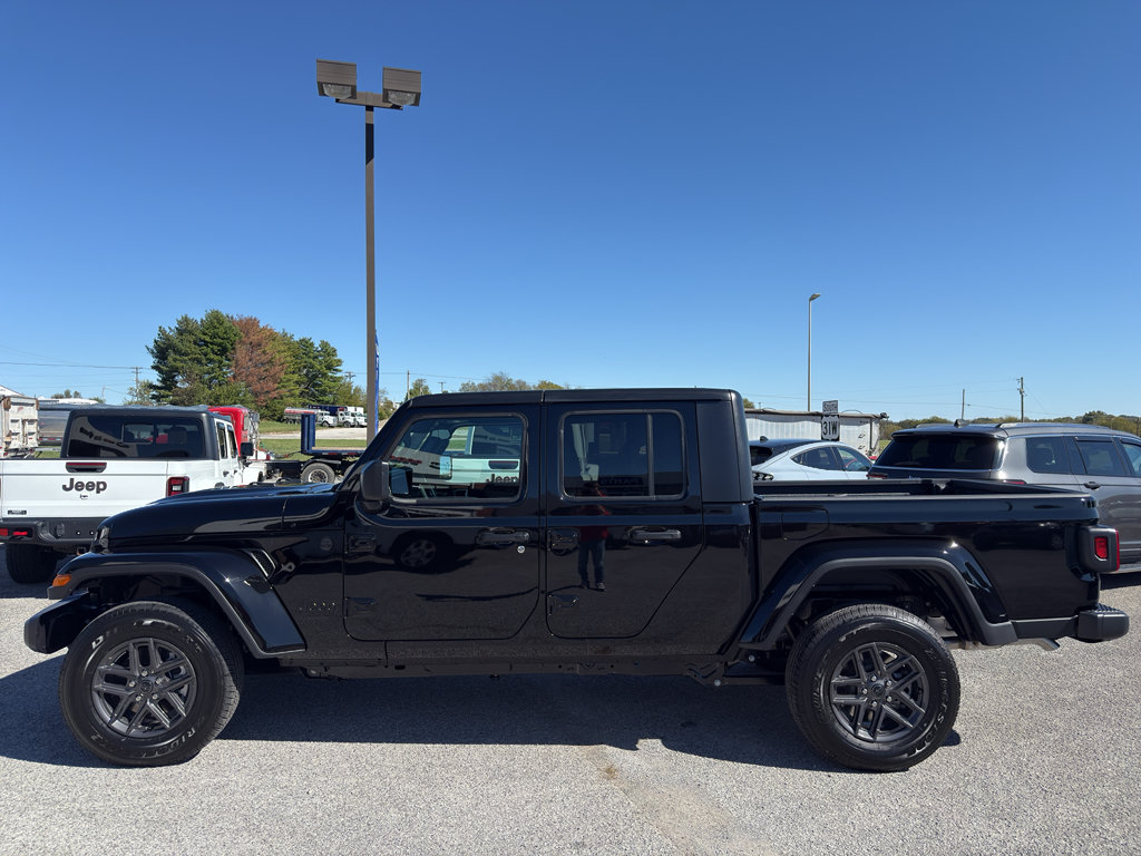New 2025 Jeep Gladiator Sport AWD/4WD image 8
