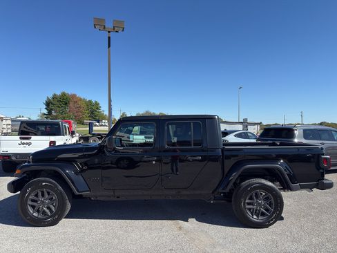New 2025 Jeep Gladiator Sport image 8