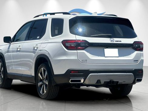 New 2025 Honda Pilot Touring image 3