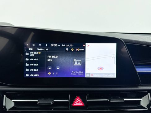 Used 2025 Kia Niro EX FWD image 5