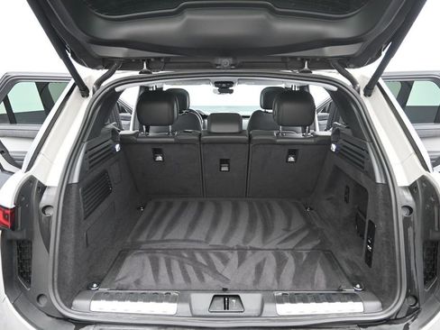 Used 2024 Land Rover Range Rover Sport SE AWD/4WD image 15