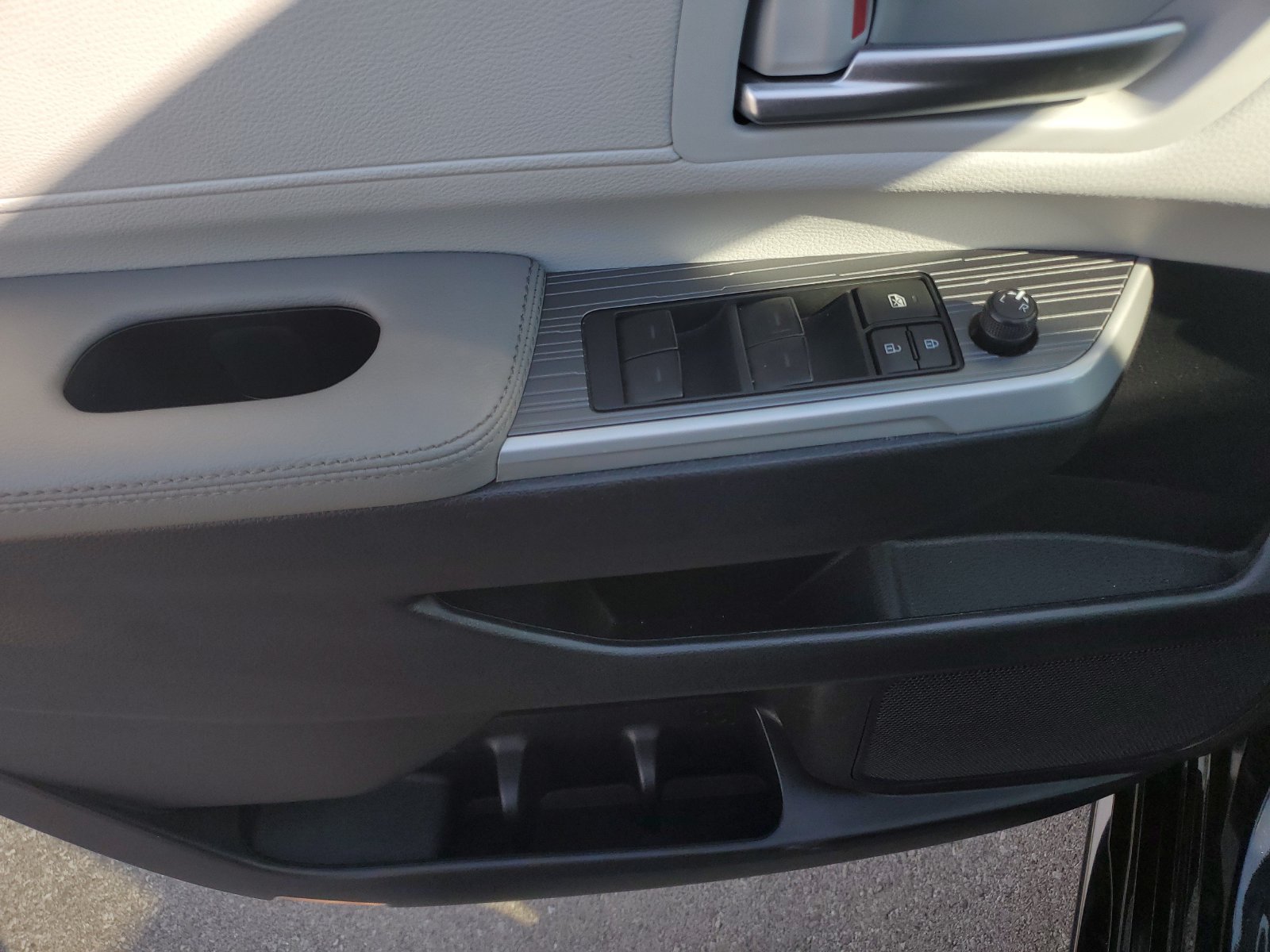 Certified 2025 Toyota Sienna XLE w/ XLE Plus Package AWD/4WD image 20