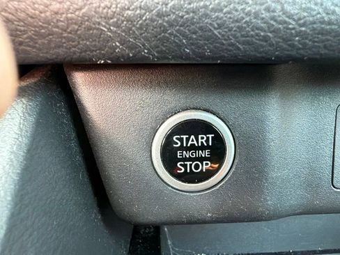 Used 2023 Nissan Rogue S AWD/4WD image 23