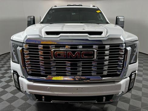 Used 2024 GMC Sierra 2500 Denali w/ Denali Reserve Package image 2