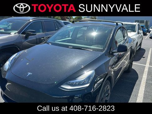 Used 2022 Tesla Model Y Long Range AWD/4WD image 1